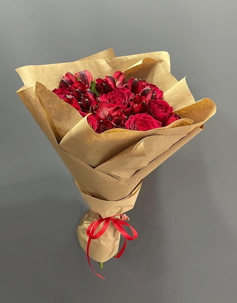 Букет цветов из: Альстромерии и Розы в Щелкино