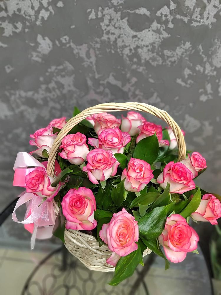 Цветочная композиция из Розы в корзине в Щелкино