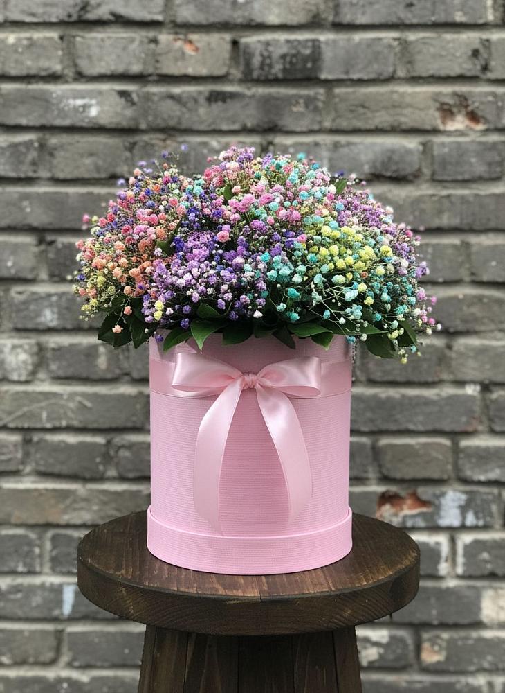 Цветочная композиция из Гипсофила и Розы в шляпной коробке в Щелкино