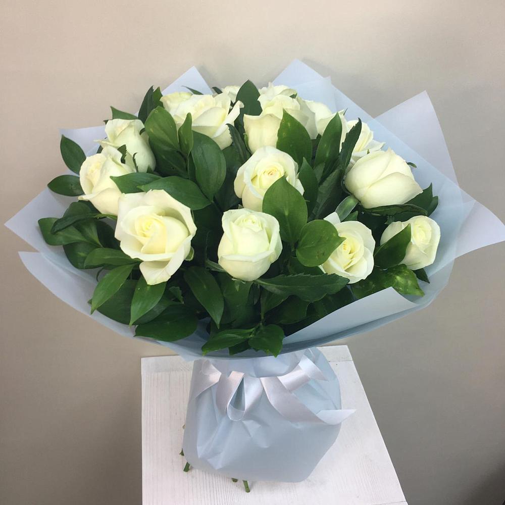 Букет 15 Белых роз Проуд в Щелкино