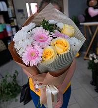 Букет цветов из:  Герберы, Розы и Хризантемы в Щелкино
