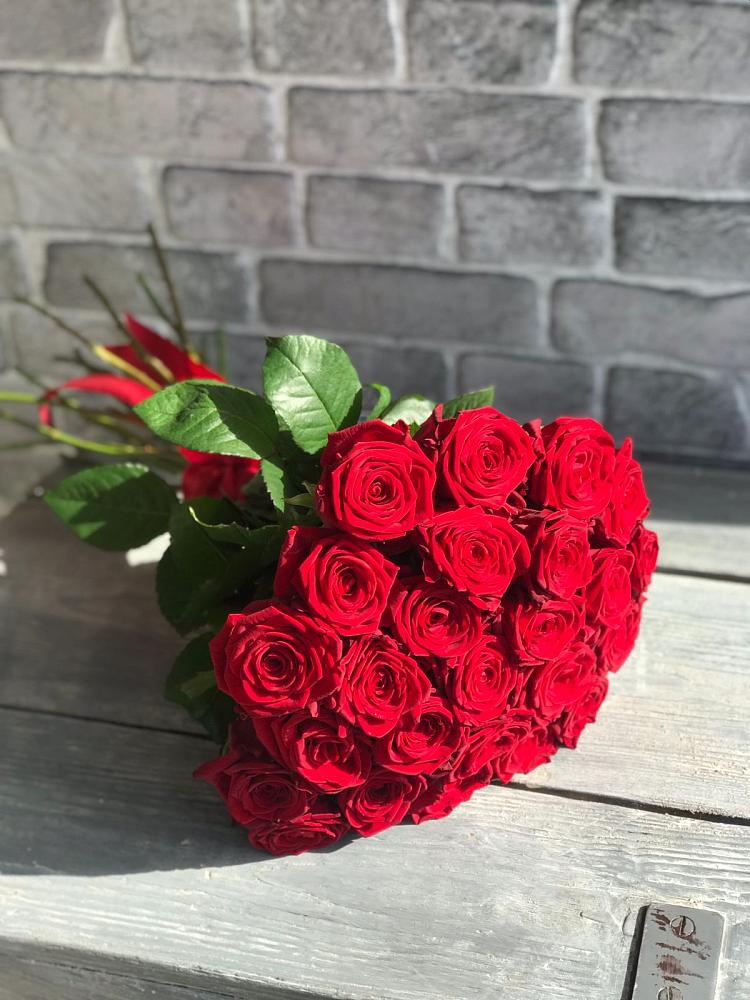 Букет Красные розы Фридом в Щелкино