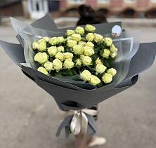 Букет Белые кустовые розы Солинеро в Щелкино