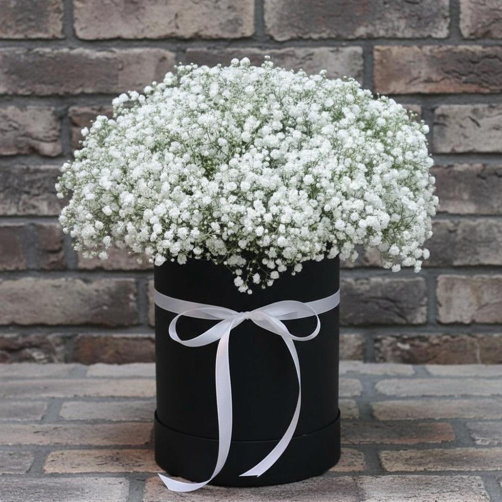 Цветочная композиция из Гипсофила в шляпной коробке в Щелкино