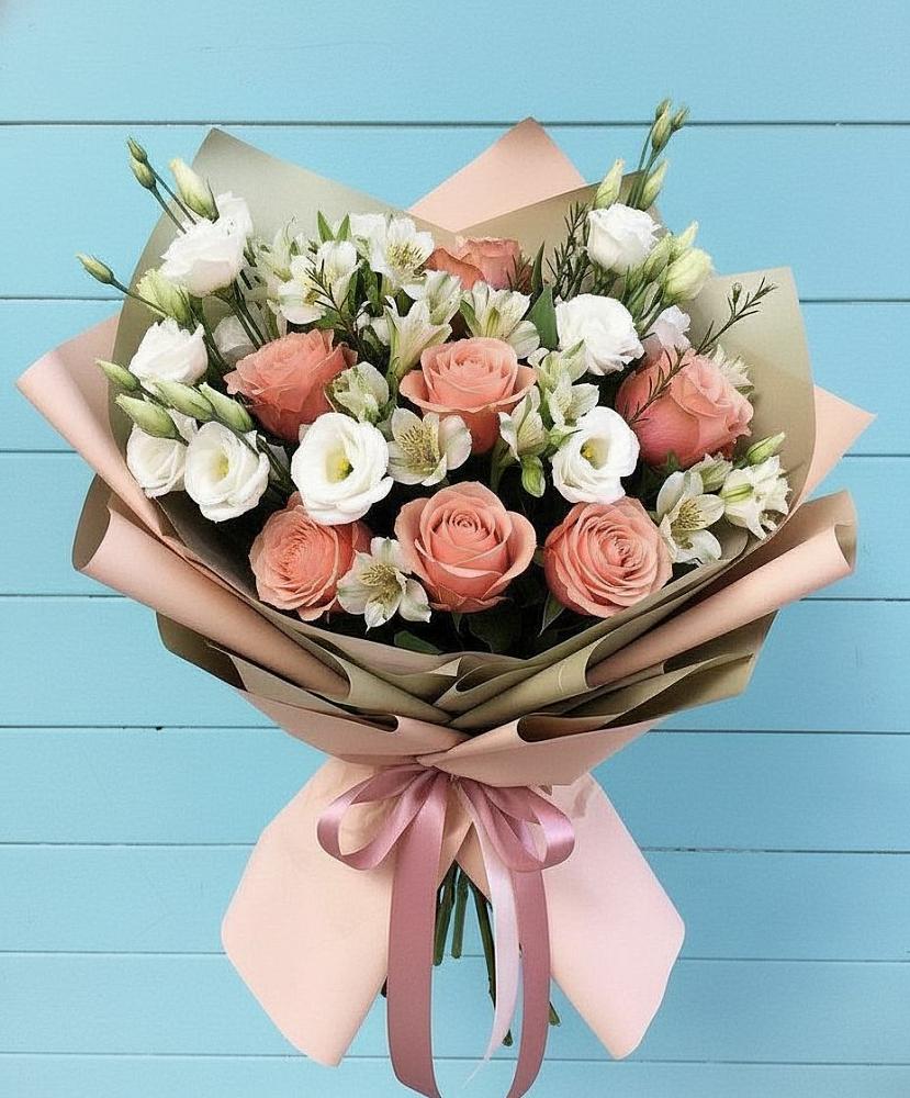 Букет цветов из: Розы, Альстромерии и Лизиантусы в Щелкино