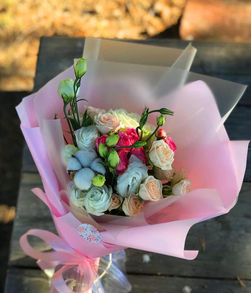 Букет цветов из: Розы и Лизиантусы в Щелкино