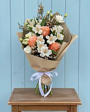 Букет цветов из:  Альстромерии, Лизиантусы, Розы и Хризантемы в Щелкино