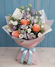 Букет цветов из:  Лизиантусы, Розы, Альстромерии и Гипсофила в Щелкино