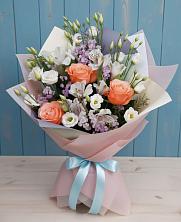 Букет цветов из:  Лизиантусы, Розы, Альстромерии и Гипсофила в Щелкино