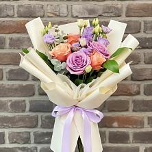 Букет цветов из:  Лизиантусы и Розы в Щелкино