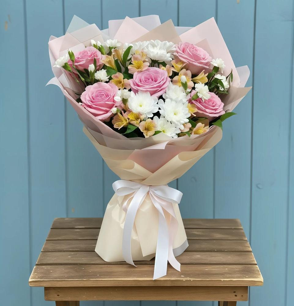 Букет цветов из: Гвоздики, Орхидеи и Розы в Щелкино