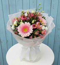 Букет цветов из:  Герберы, Альстромерии и Лизиантусы в Щелкино