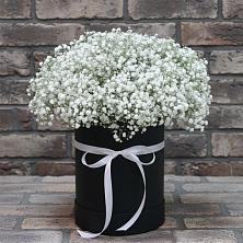 Цветочная композиция из Гипсофила в шляпной коробке в Щелкино