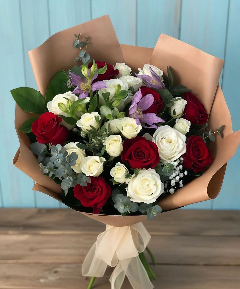 Букет цветов из: Розы и Альстромерии в Щелкино