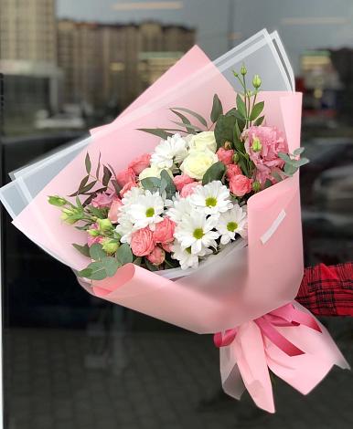 Букет цветов из: Розы, Лизиантусы и Хризантемы в Щелкино