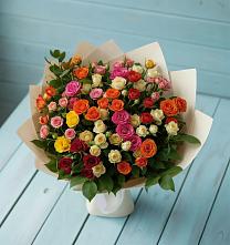 Букет Микс из разноцветных кустовых роз в Щелкино